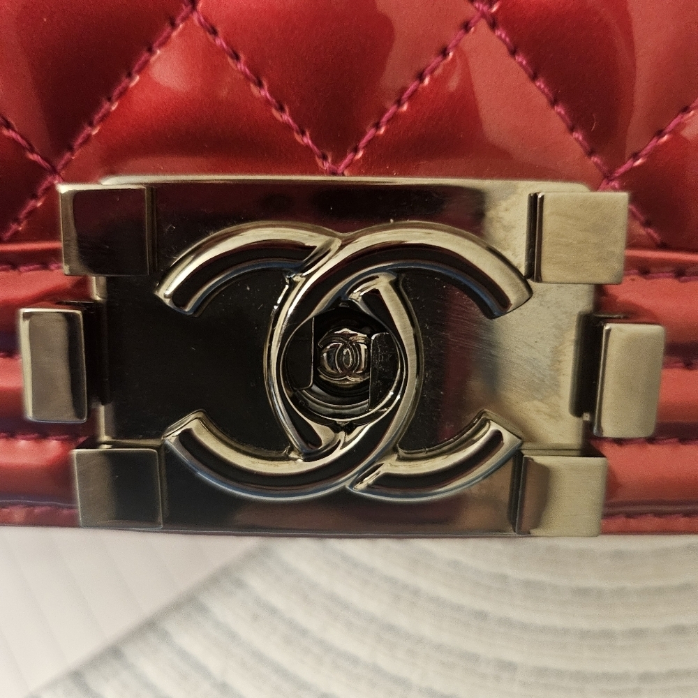 Chanel Boy Bag MEDIUM – Hot Pink Patent Leather/Fuchsia 🌸✨ - Picture 12 of 16